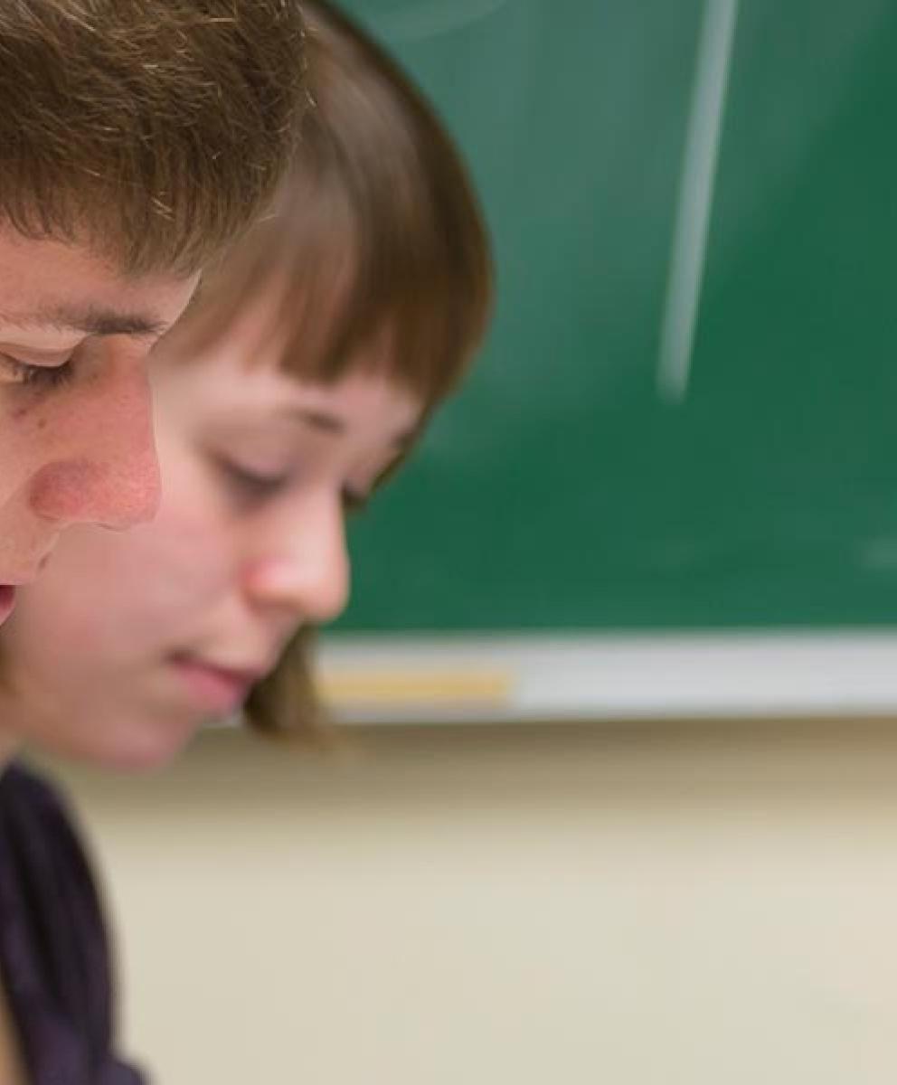 Male and female students in Physics lecture