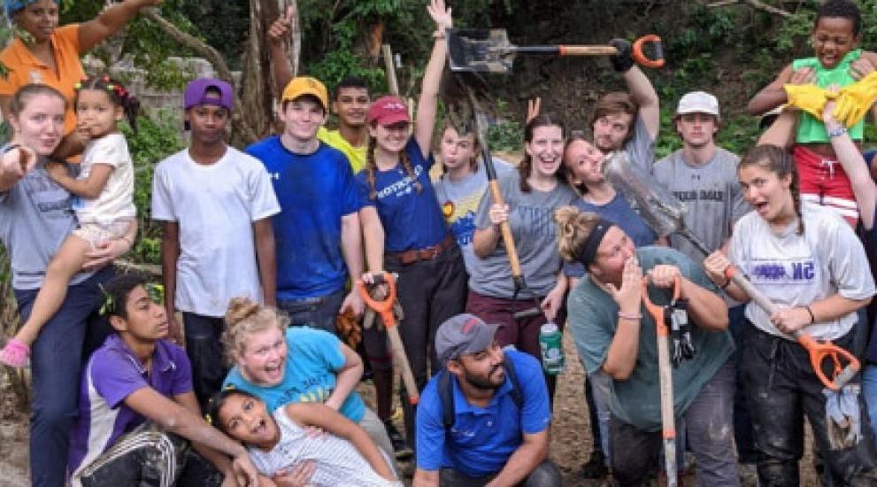 Students in the Encuentro Dominicano program during a service learning project